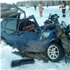 На трассе в Красноярском крае «Жигули» разбились всмятку в смертельной аварии с автобусом