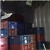 Красноярские полицейские не пустили в Кызыл грузовик с 2700 литрами «паленого» алкоголя (видео)