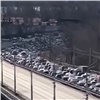 Красноярцы пытаются сбежать от проверок полиции на Октябрьском мосту и разворачиваются на «встречке» (видео)