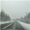 Красноярских водителей предупредили об опасностях на загородных трассах из-за выпавшего снега