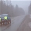 Приезжий на «Ниве» застрял посреди красноярской трассы и очень удивился подмоге (видео)