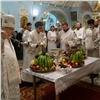Красноярский митрополит освятил фрукты и овощи нового урожая