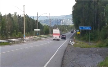 Во время тайной слежки под Красноярском гаишники «застукали» выехавшего на встречку водителя автобуса