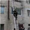 На правобережье Красноярска из-за неисправной проводки загорелась квартира. Хозяйка попала в больницу с ожогами