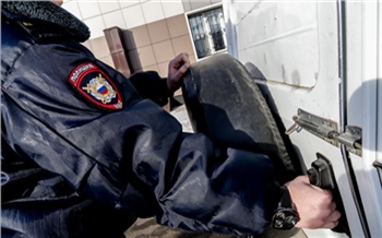 В Красноярском крае полицейский заставил человека оговорить себя и попал под следствие