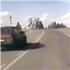 В Ирбейском районе нарушитель обогнал учебный автомобиль по встречке и тут же попался полиции (видео)