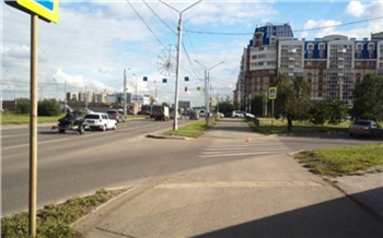 В Красноярске на сбившего ребенка на самокате водителя кроссовера завели уголовное дело