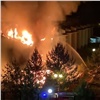 В элитном микрорайоне Красноярска сгорело несколько таунхаусов (видео)