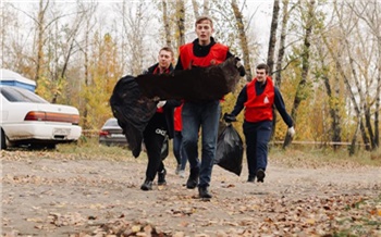 В Красноярске во время экологической игры с острова Молокова вывезли 1,5 тонны мусора