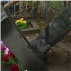 В Канске вандалы разгромили памятники на кладбище (видео)