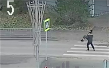 «Проехал по ногам»: в центре Красноярска водитель кроссовера травмировал 17-летнюю девушку