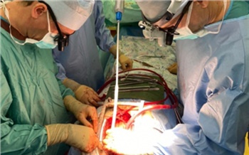 Красноярские кардиохирурги провели операцию «замороженный хобот слона». До нее пациент не мог свободно дышать и глотать