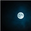 Красноярцы делятся в соцсетях снимками огромной Луны