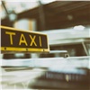 В Ачинске таксист из-за замечания травмировал пассажирку багажником 