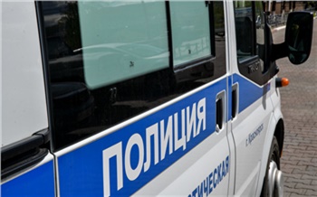 В Красноярске нарушитель масочного режима сбил на машине полицейского