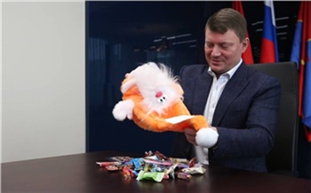 Прививка губернатору, подарки от мэра, причина ограничений для кафе: главные события в Красноярском крае за 23 декабря