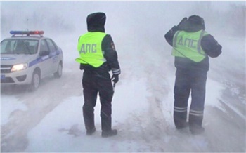 «За городом холоднее»: дорожные полицейские выехали патрулировать трассы и обещают помогать водителям
