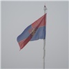 «Зародилась новая традиция»: возле мэрии Красноярска торжественно подняли флаг города