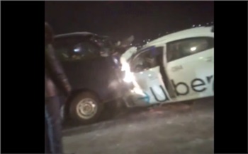 В Красноярске в новогоднюю ночь столкнулись такси и микроавтобус. Четверо взрослых и 6-летний ребенок в больнице