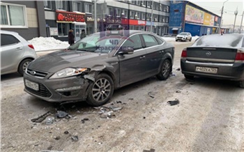 Водителю иномарки в Красноярске стало плохо и он протаранил 5 машин