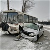 В Минусинске автомобилист погиб при столкновении с автобусом (видео)