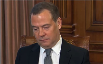 «Ключи от ларчика — за океаном»: Дмитрий Медведев допустил возможность отключения России от интернета