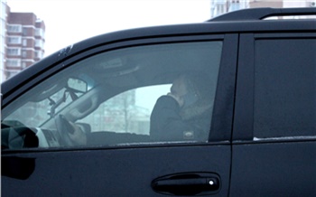 С начала года 660 красноярских водителей наказали за разговоры по телефону за рулем