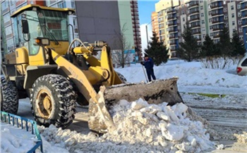 Александр Усс поручил увеличить количество спецтехники для очистки дворов Красноярска от снега