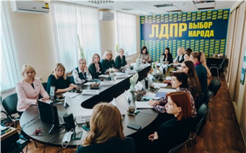 «Роль женщин особенно велика»: на базе ЛДПР создали «Женское движение Сибири»