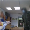 Красноярец с ножом обокрал офис микрозаймов и уехал на вахту в Мотыгинский район (видео)