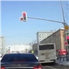Красноярский маршрутчик проехал на «красный» и объяснил это заботой о пассажирах (видео)