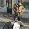 На правобережье Красноярска на улице внезапно умерла женщина (видео)