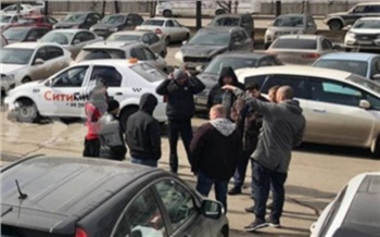 В Красноярске таксисты из-за падения доходов устроили «забастовку»
