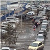 Тротуар возле школы в Покровском освободят от машин ради безопасности детей