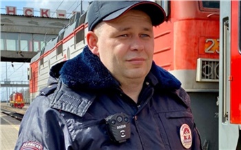 Транспортный полицейский из Канска спас из пожара ценные вещи погорельцев и приютил детей