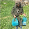 «В старой избе козлы и кошки»: отшельница Агафья Лыкова обживает новый дом и занимается огородом (видео)