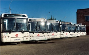 На дороги Красноярска вышли 40 подержанных автобусов из Москвы