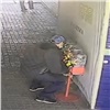48-летний красноярец украл аппарат с жвачками (видео)