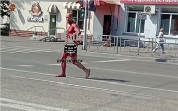Красноярцев напугал бегавший по улице голый мужчина в крови