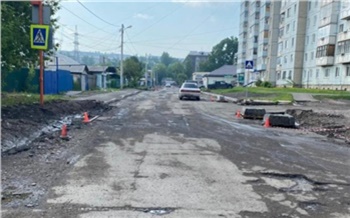 Мэрия Красноярска отчиталась о ремонте дорог за неделю: на Взлётке пришлось внепланово переложить асфальт