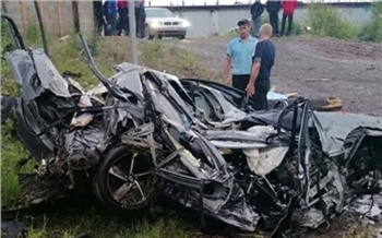 В Лесосибирске «Лексус» врезался в опору ЛЭП: водитель и пассажиры погибли