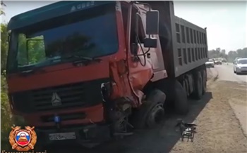 Водитель легковушки погиб после столкновения с грузовиком под Красноярском
