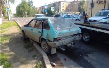 В Красноярске пьяный водитель ВАЗа врезался в машину полиции и в автобус