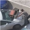 «Ты сядешь!»: на красноярском Южном берегу мужчина разбил арендованную его бывшей женой машину (видео)