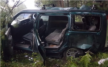 По дороге из Дивногорска в Красноярск разбился микроавтобус с пассажирами. Пострадали дети