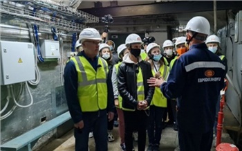 Александр Усс посетил Красноярскую ГЭС и провел экскурсию для школьников и студентов