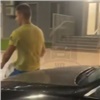 «Я встану, куда хочу»: красноярец пытался помешать водителю BMW припарковаться в закрытом дворе