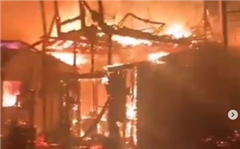«Сгорело все!»: на Пугачево молодая пара попала в больницу после попытки спасти животных из горящего дома