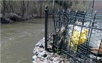 Суд в Красноярске требует демонтировать незаконный забор возле реки Базаихи
