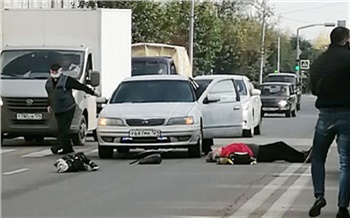 На правобережье Красноярска на «зебре» сбили женщину с ребенком